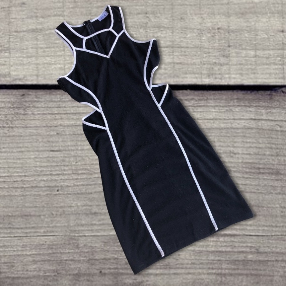 Tobi juniors S cut out dress
